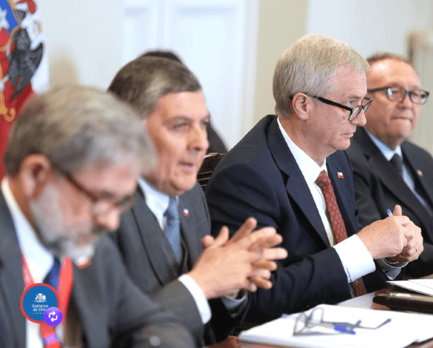 IES analiza el momento político de Chile
