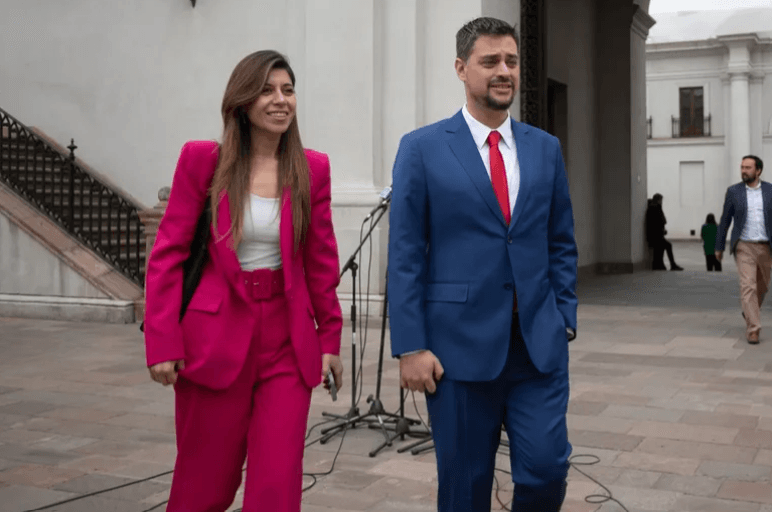 La anarquía opositora